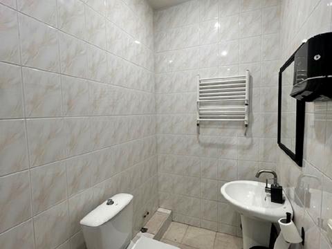 комерційна за адресою Ніни Строкатої вул. (Буніна), 16