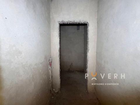 комерційна за адресою Княгинин вул., 44