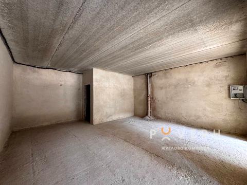 комерційна за адресою Княгинин вул., 44