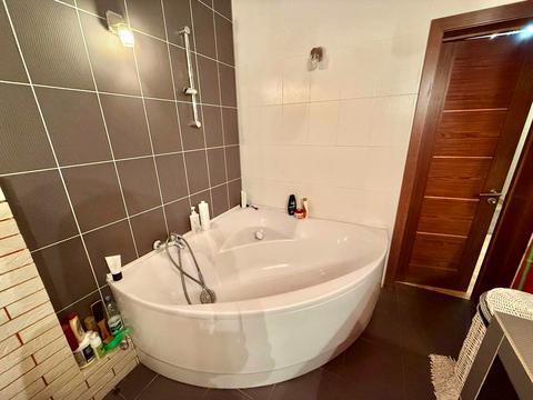 квартира за адресою Наукова вул., 49а