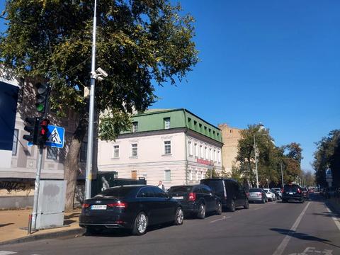 комерційна за адресою Андріївська вул., 7