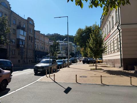 комерційна за адресою Андріївська вул., 7