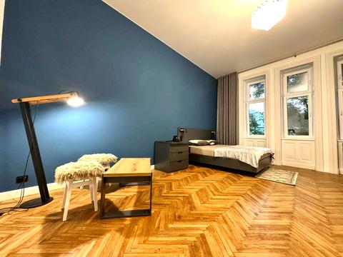 квартира за адресою Сергія Єфремова вул., 49