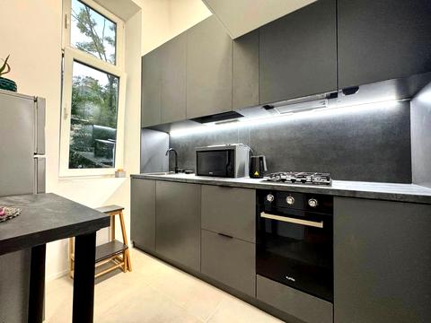 квартира за адресою Сергія Єфремова вул., 49