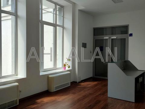 комерційна за адресою Миколи Грінченка вул., 4В