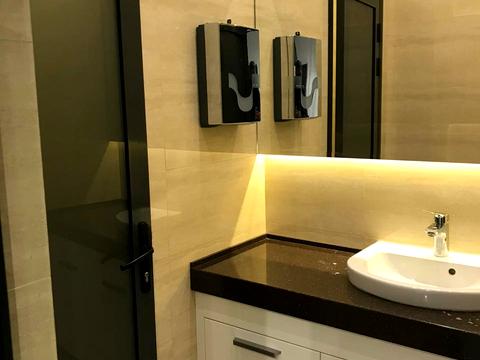 комерційна за адресою Полтавська вул., 10