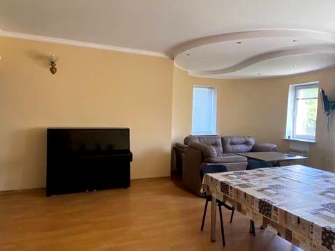 будинок за адресою Вишнева вул.