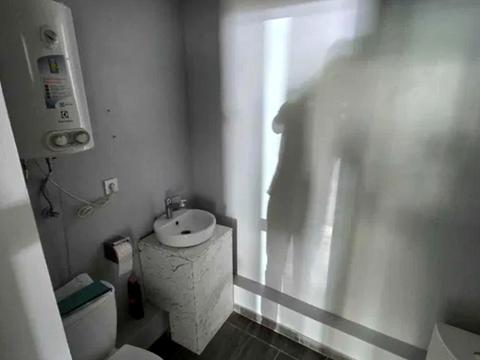 комерційна за адресою Анни Ахматової вул., 44а