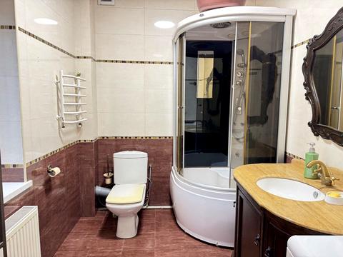 будинок за адресою Олексія Вадатурського вул. (Маршала Малиновського), 56