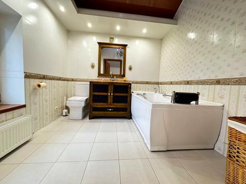 будинок за адресою Олексія Вадатурського вул. (Маршала Малиновського), 56