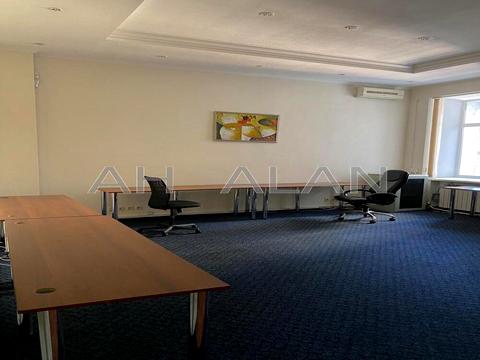 комерційна за адресою Богдана Хмельницького вул., 42