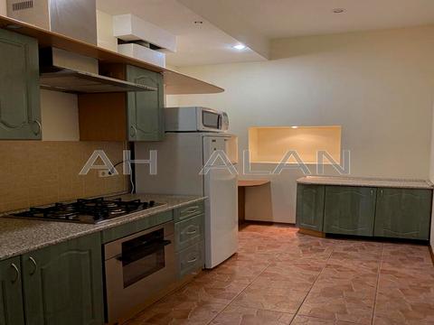 комерційна за адресою Богдана Хмельницького вул., 42