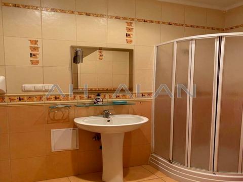 комерційна за адресою Богдана Хмельницького вул., 42