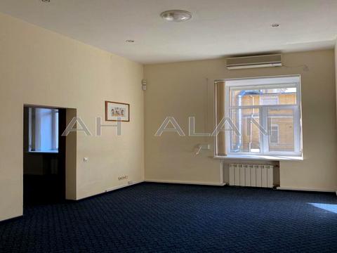 комерційна за адресою Богдана Хмельницького вул., 42