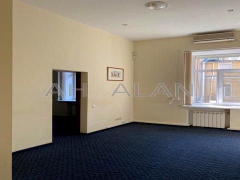 комерційна за адресою Богдана Хмельницького вул., 42