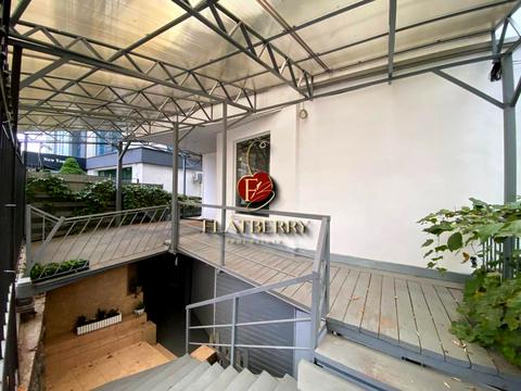 комерційна за адресою Редутна вул., 58