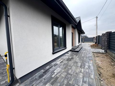 дом по адресу пгт. Ворзель, успішна