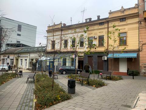 комерційна за адресою Бельведерська вул., 8