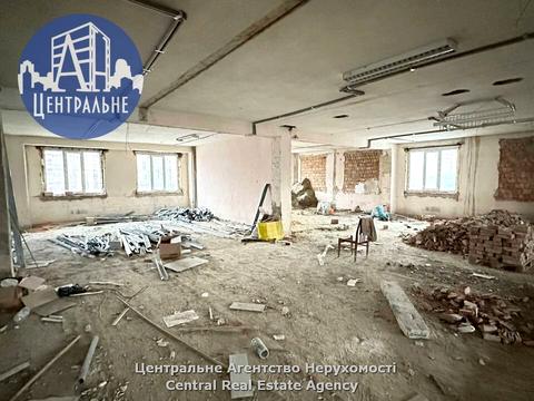 комерційна за адресою Чернівці, Руська вул., 242