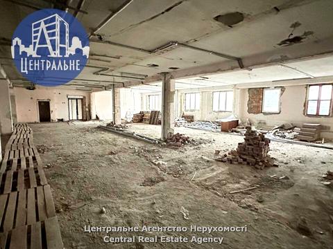 комерційна за адресою Чернівці, Руська вул., 242