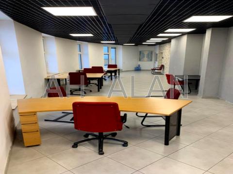 комерційна за адресою Володимира Івасюка просп. (Героїв Сталінграду), 12-Є