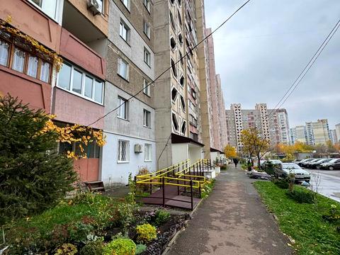 квартира за адресою Анни Ахматової вул., 14-Б