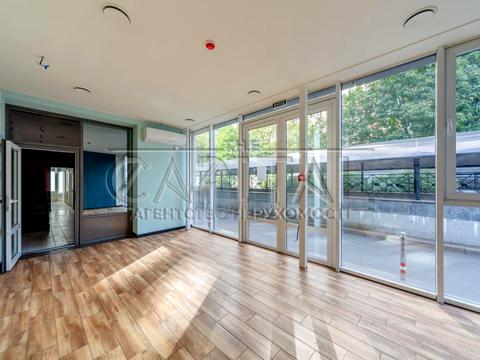 комерційна за адресою Андрія Верхогляда вул. (Михайла Драгомирова), 12