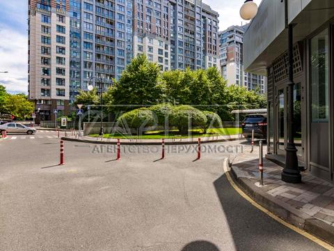 комерційна за адресою Андрія Верхогляда вул. (Михайла Драгомирова), 12