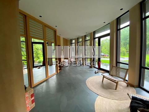 будинок за адресою Вишнева вул.