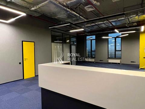 комерційна за адресою пр-т Степана Бандери, 28а