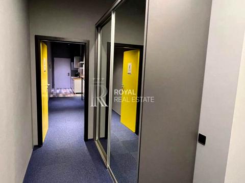 комерційна за адресою пр-т Степана Бандери, 28а