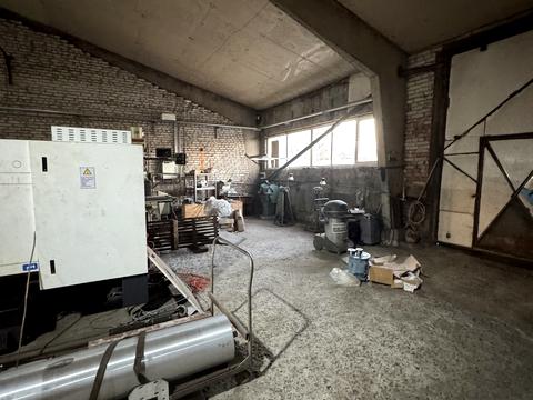 комерційна за адресою Миру, 1