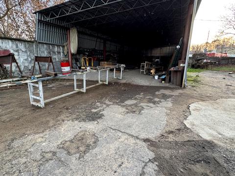 комерційна за адресою Миру, 1