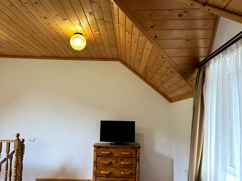 коммерческая по адресу с. Микуличин, Грушевского ул., 144 