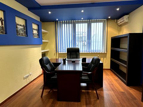 комерційна за адресою Раїси Окіпної вул., 4-А