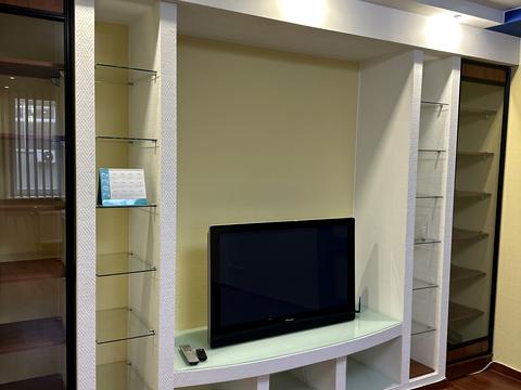 комерційна за адресою Раїси Окіпної вул., 4-А