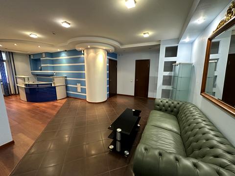 комерційна за адресою Раїси Окіпної вул., 4-А