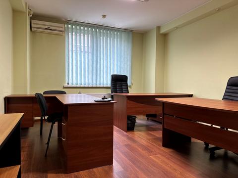 комерційна за адресою Раїси Окіпної вул., 4-А