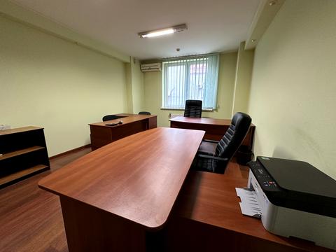 комерційна за адресою Раїси Окіпної вул., 4-А