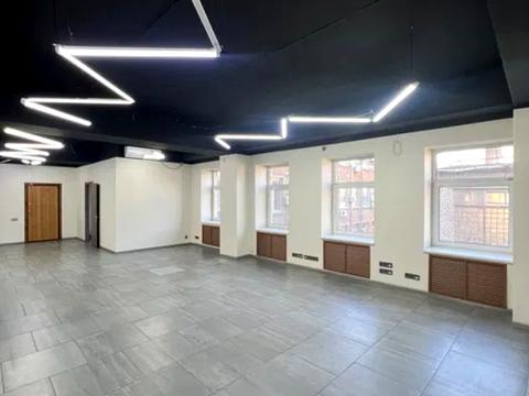 комерційна за адресою Героїв Майдану пл., 1