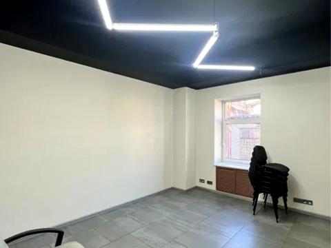 коммерческая по адресу Героїв у пл., 1