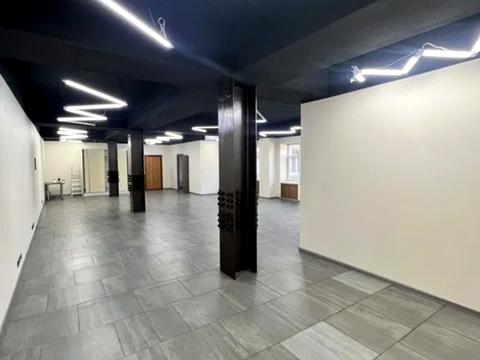 коммерческая по адресу Героїв у пл., 1