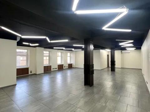 коммерческая по адресу Героїв у пл., 1