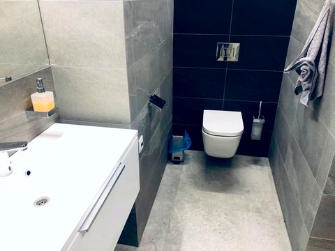 комерційна за адресою Лазаряна вул., 22