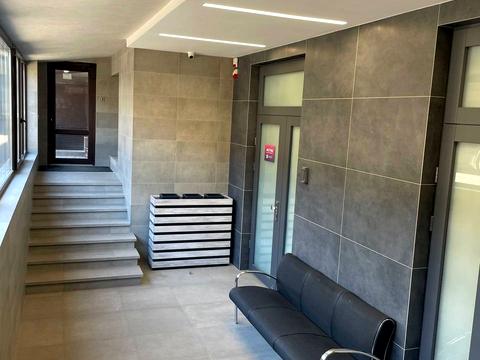 комерційна за адресою Лазаряна вул., 22