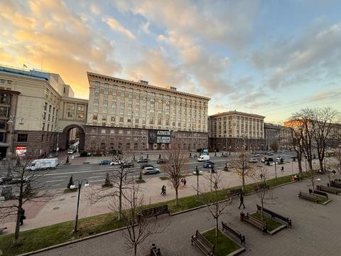 комерційна за адресою Хрещатик вул. (Kreschatic), 21