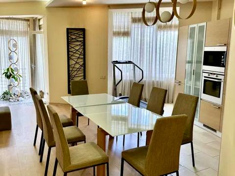 квартира по адресу Александра Олеся ул., 25д