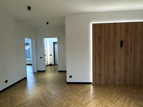 будинок за адресою Бориса Лятошинського вул. (1 Травня), 12