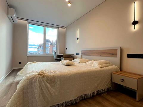 квартира за адресою Степана Бандери вул., 77-Б