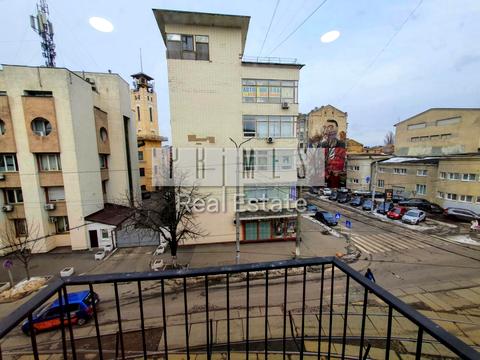 комерційна за адресою Полкова вул., 3